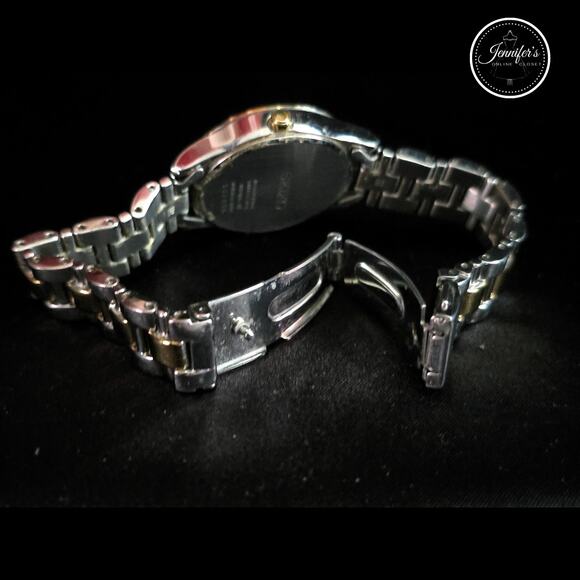 Seiko Women's Vintage V137-0AA0 Two-Toned Mother of Pearl Solar Watch - Picture 10 of 13